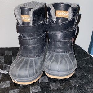 Snow boots size 8